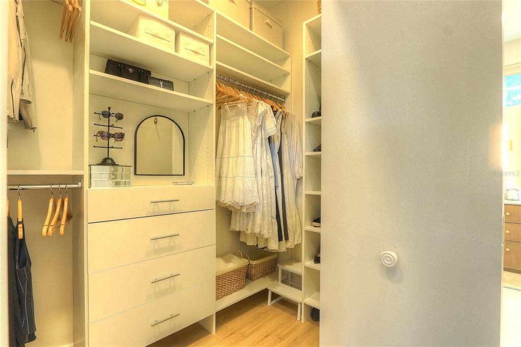 En Venta: $1,000,000 (4 camas, 2 baños, 2446 Pies cuadrados)