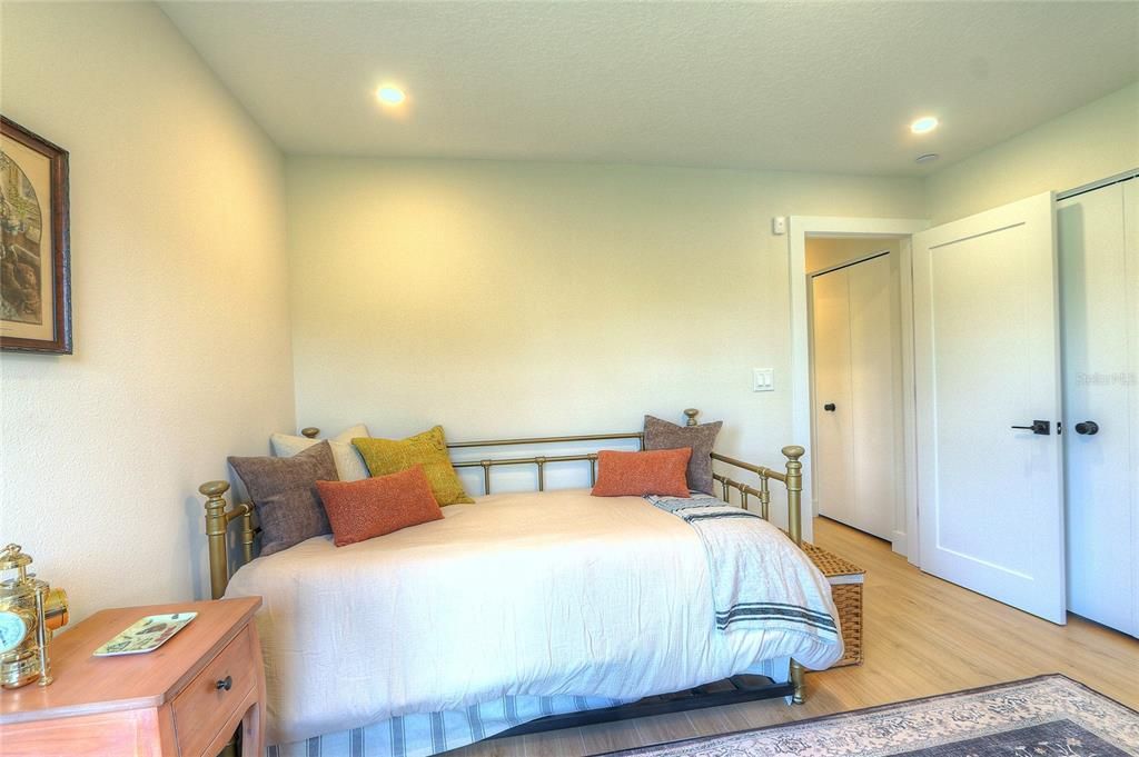 En Venta: $1,000,000 (4 camas, 2 baños, 2446 Pies cuadrados)
