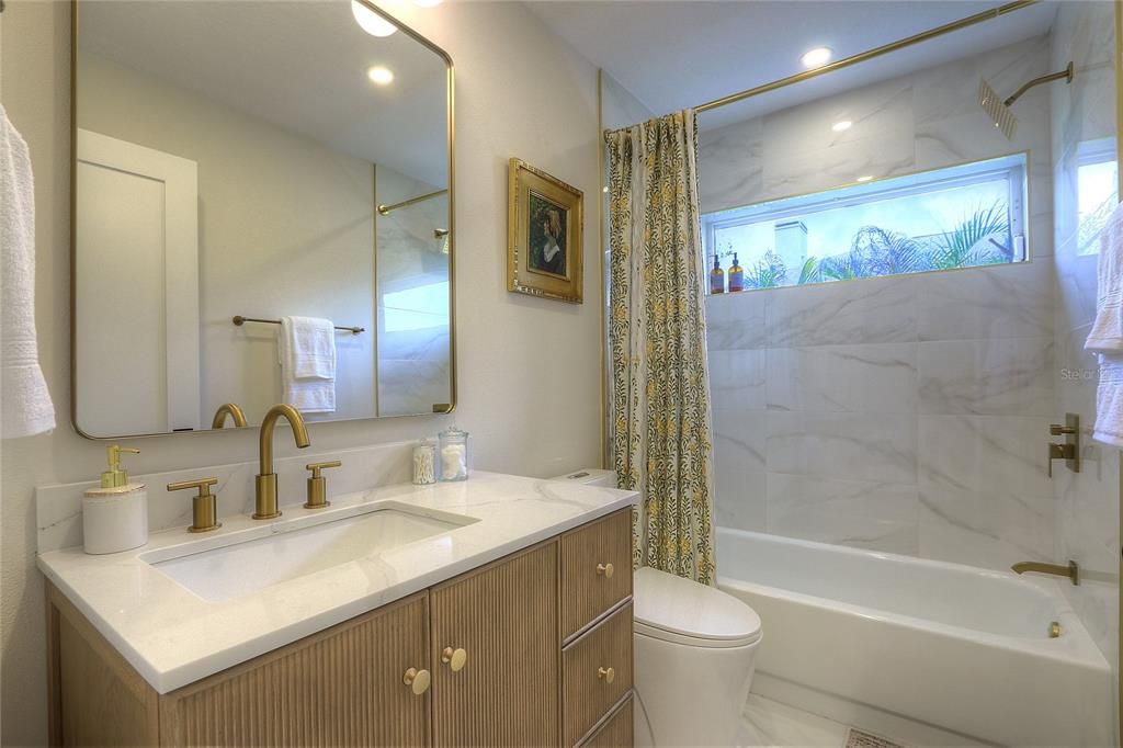 En Venta: $1,000,000 (4 camas, 2 baños, 2446 Pies cuadrados)