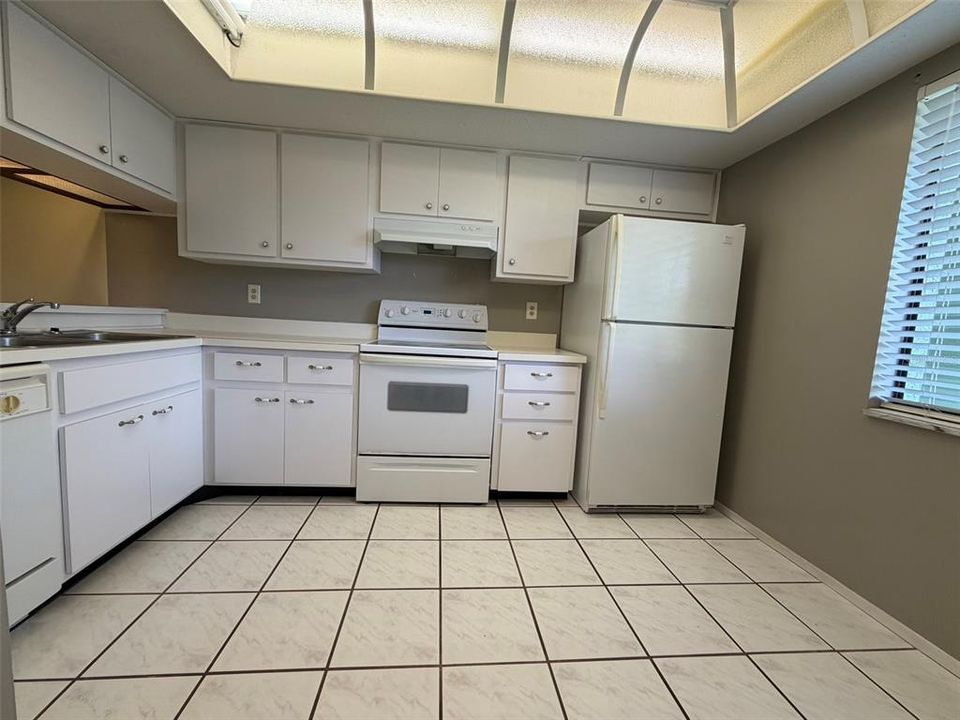 В аренду: $1,800 (2 спален, 2 ванн, 1094 Квадратных фут)