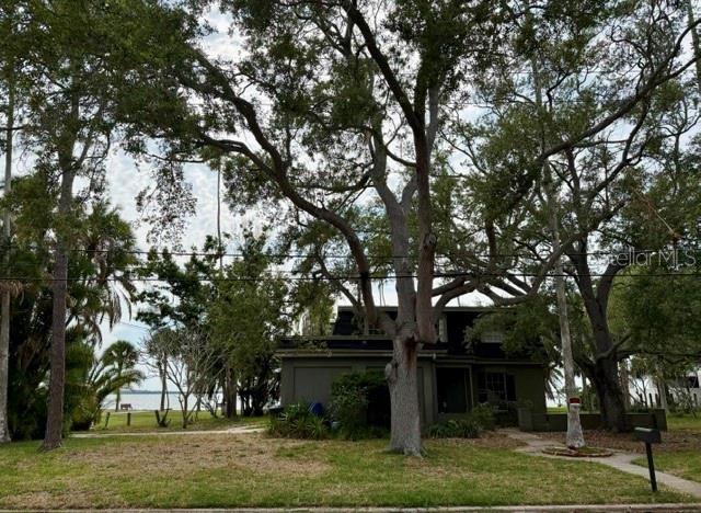 Vendido Recientemente: $3,300,000 (0.56 acres)