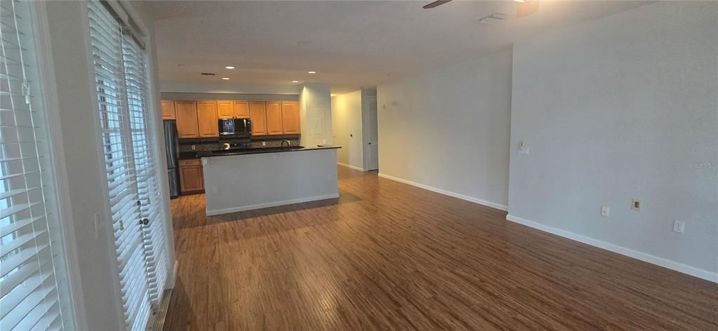 В аренду: $3,350 (3 спален, 2 ванн, 1434 Квадратных фут)