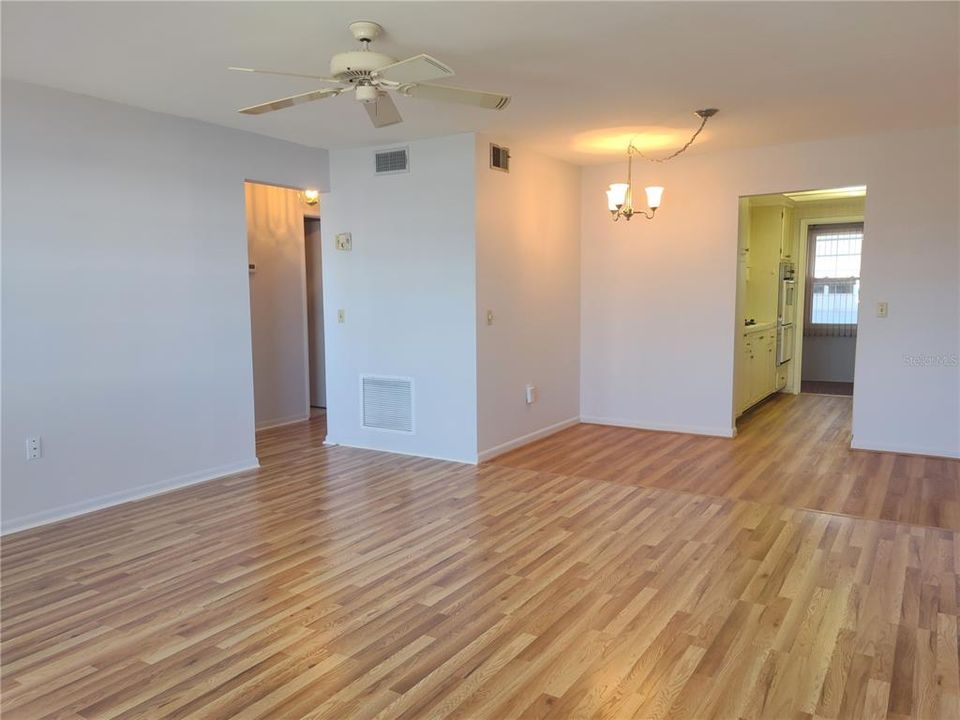 В аренду: $1,400 (2 спален, 2 ванн, 870 Квадратных фут)