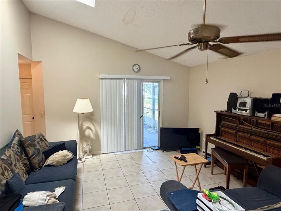 En Venta: $289,000 (3 camas, 2 baños, 1228 Pies cuadrados)
