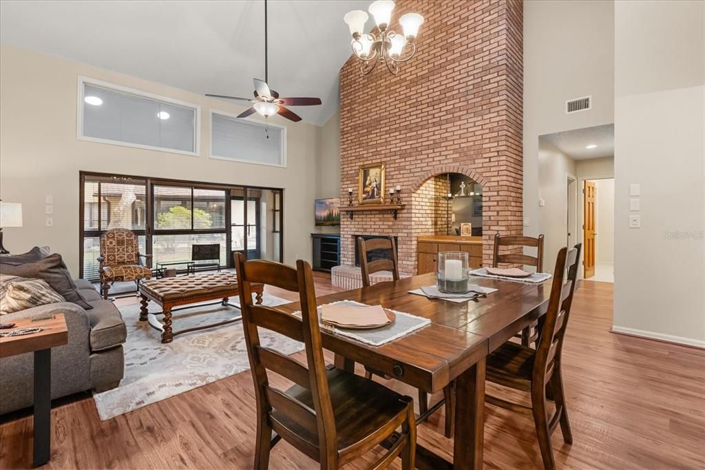 Activo con contrato: $289,900 (2 camas, 2 baños, 1700 Pies cuadrados)