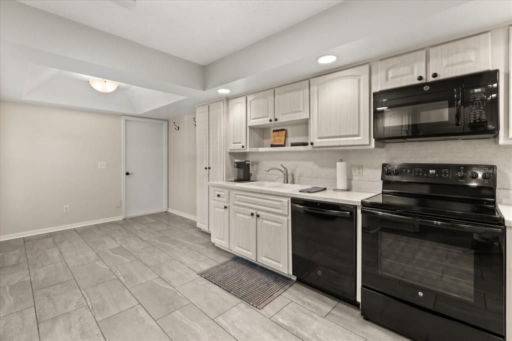 Activo con contrato: $289,900 (2 camas, 2 baños, 1700 Pies cuadrados)