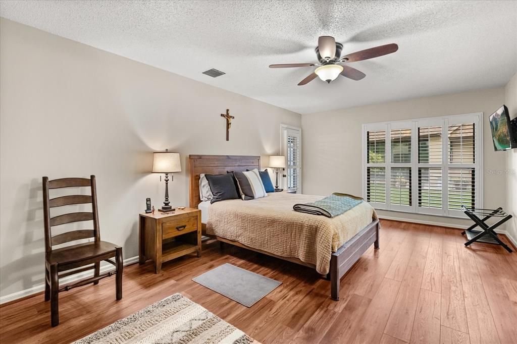 Activo con contrato: $289,900 (2 camas, 2 baños, 1700 Pies cuadrados)