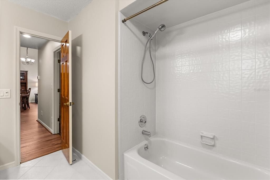 Activo con contrato: $289,900 (2 camas, 2 baños, 1700 Pies cuadrados)