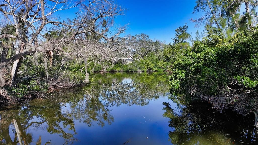 На продажу: $1,495,000 (0.80 acres)