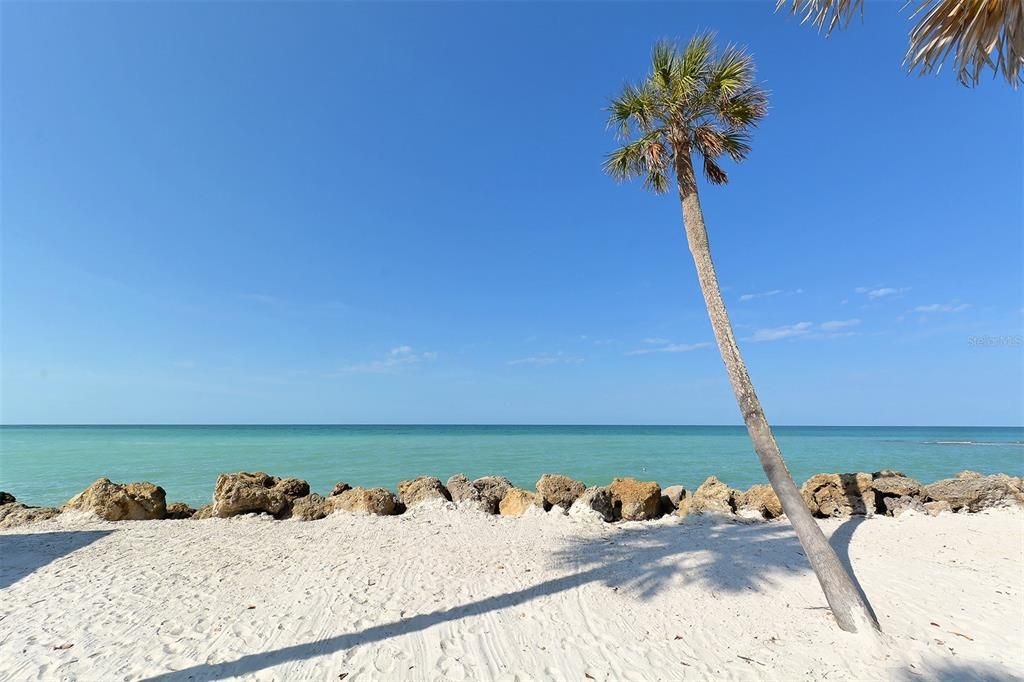 На продажу: $1,495,000 (0.80 acres)
