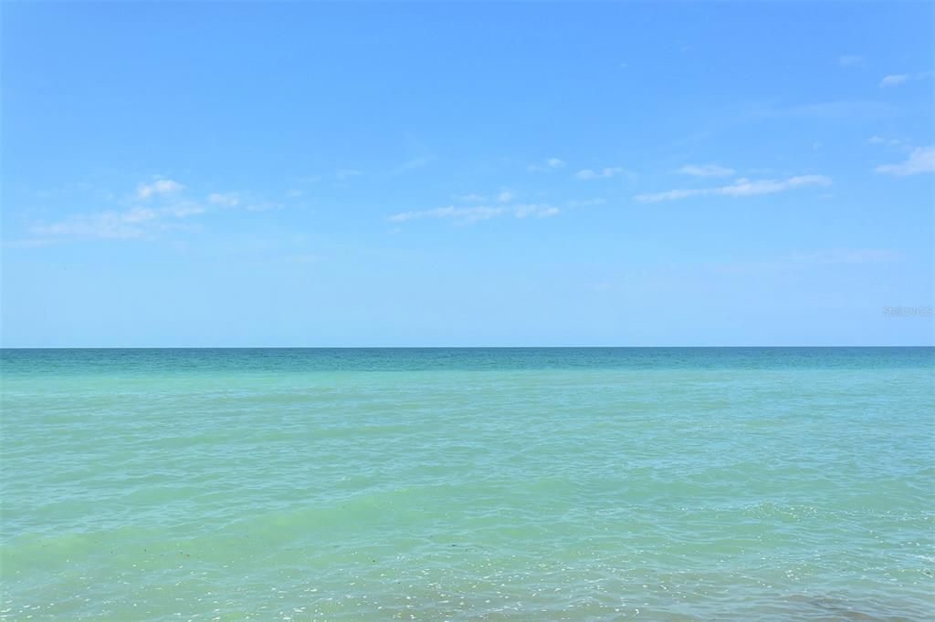 На продажу: $1,495,000 (0.80 acres)