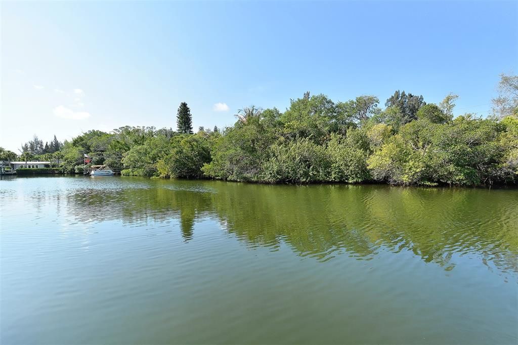 На продажу: $1,495,000 (0.80 acres)