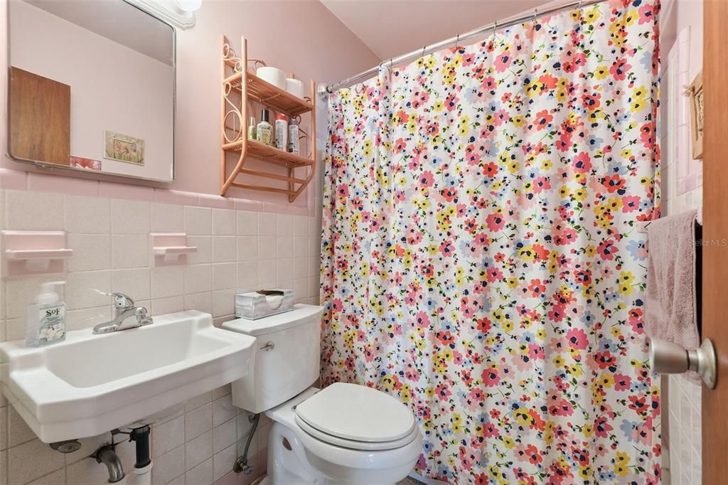 Activo con contrato: $325,000 (3 camas, 2 baños, 1404 Pies cuadrados)