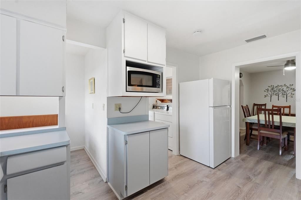 Activo con contrato: $325,000 (3 camas, 2 baños, 1404 Pies cuadrados)