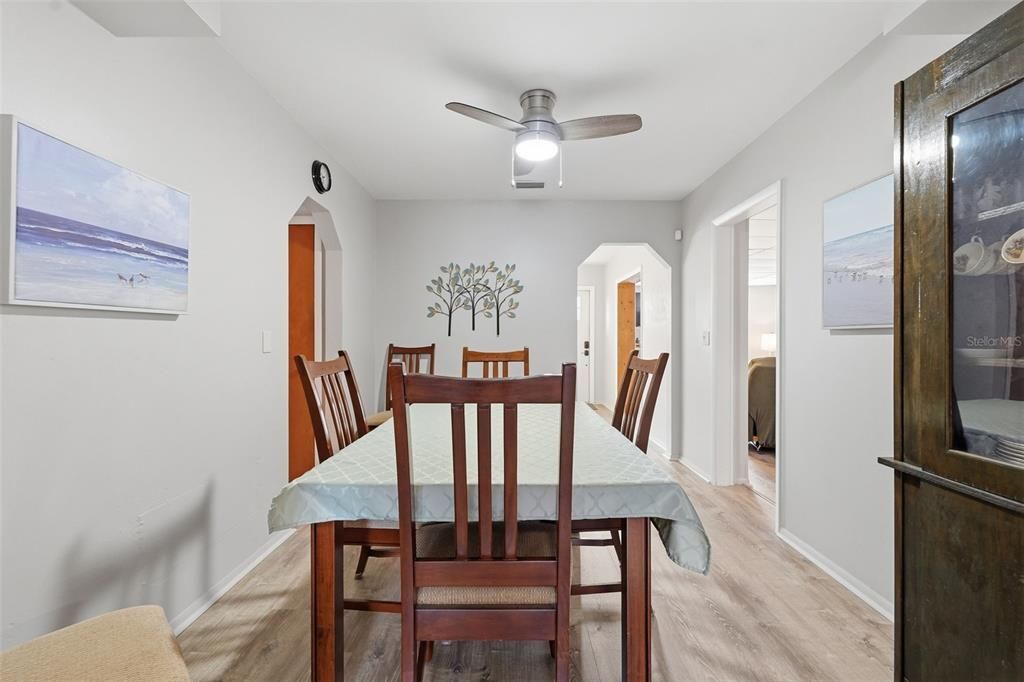 Activo con contrato: $325,000 (3 camas, 2 baños, 1404 Pies cuadrados)