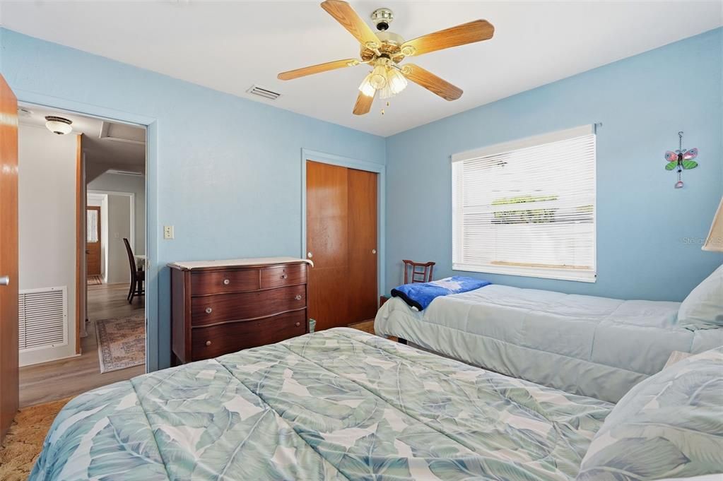 Activo con contrato: $325,000 (3 camas, 2 baños, 1404 Pies cuadrados)