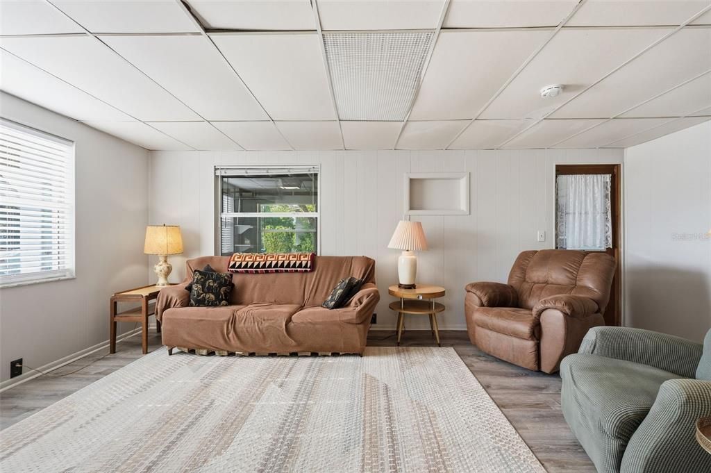 Activo con contrato: $325,000 (3 camas, 2 baños, 1404 Pies cuadrados)