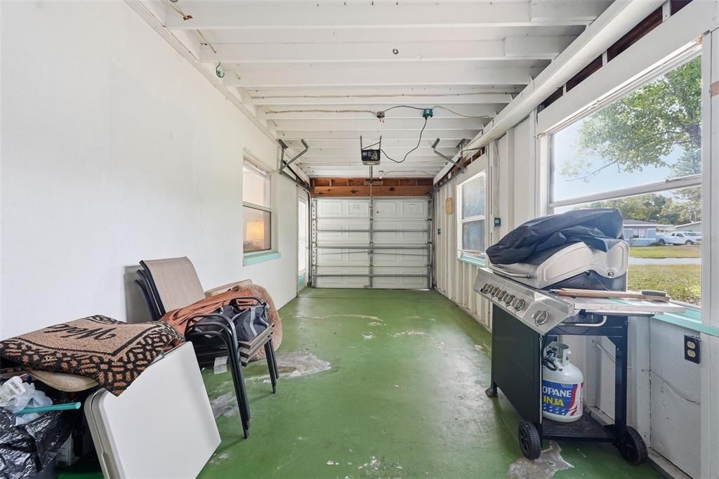 Activo con contrato: $325,000 (3 camas, 2 baños, 1404 Pies cuadrados)