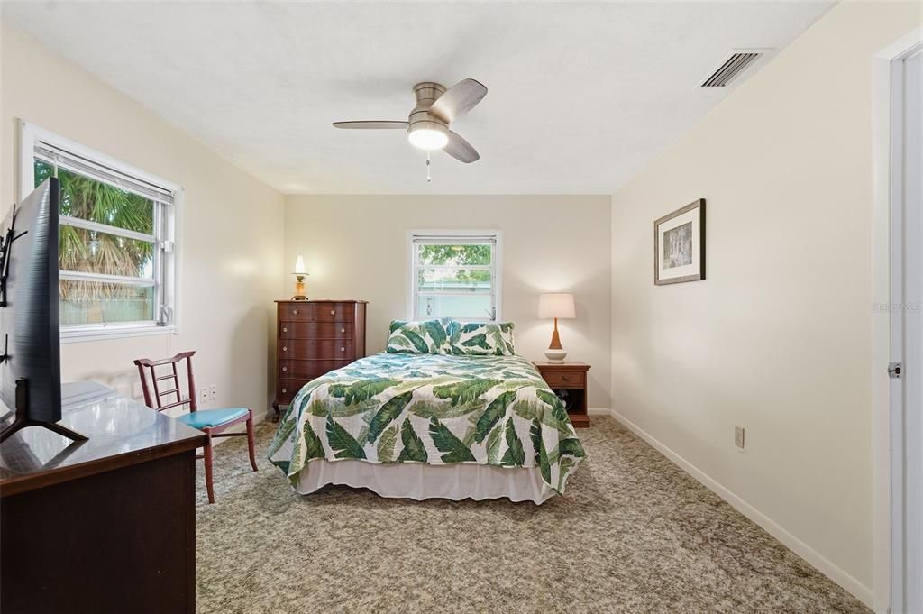 Activo con contrato: $325,000 (3 camas, 2 baños, 1404 Pies cuadrados)