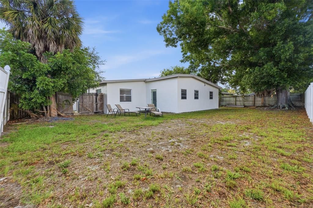 Activo con contrato: $325,000 (3 camas, 2 baños, 1404 Pies cuadrados)