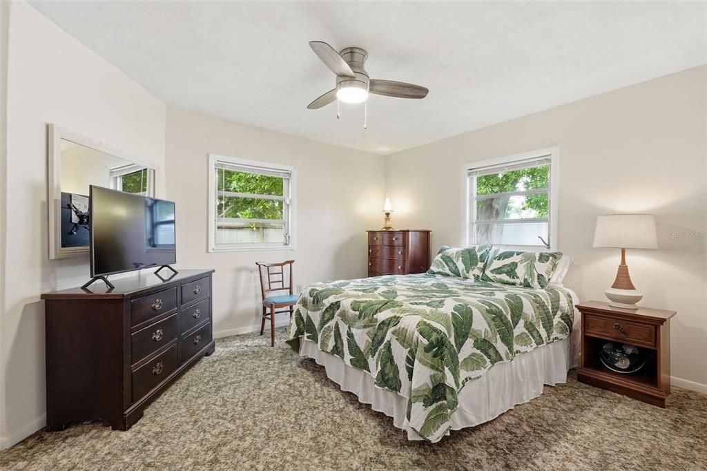 Activo con contrato: $325,000 (3 camas, 2 baños, 1404 Pies cuadrados)