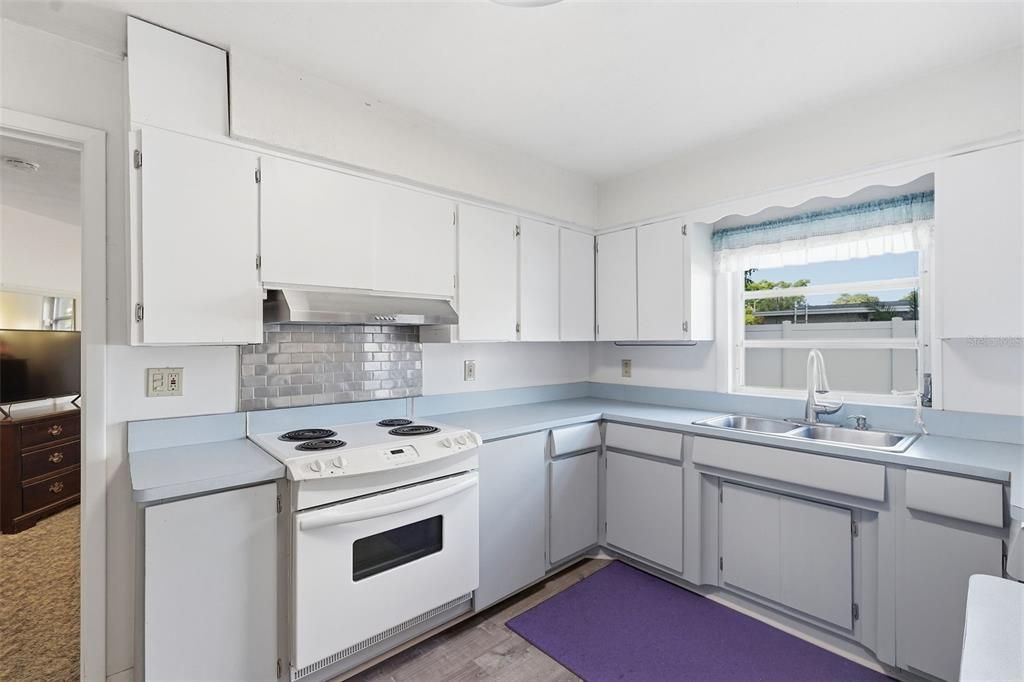 Activo con contrato: $325,000 (3 camas, 2 baños, 1404 Pies cuadrados)