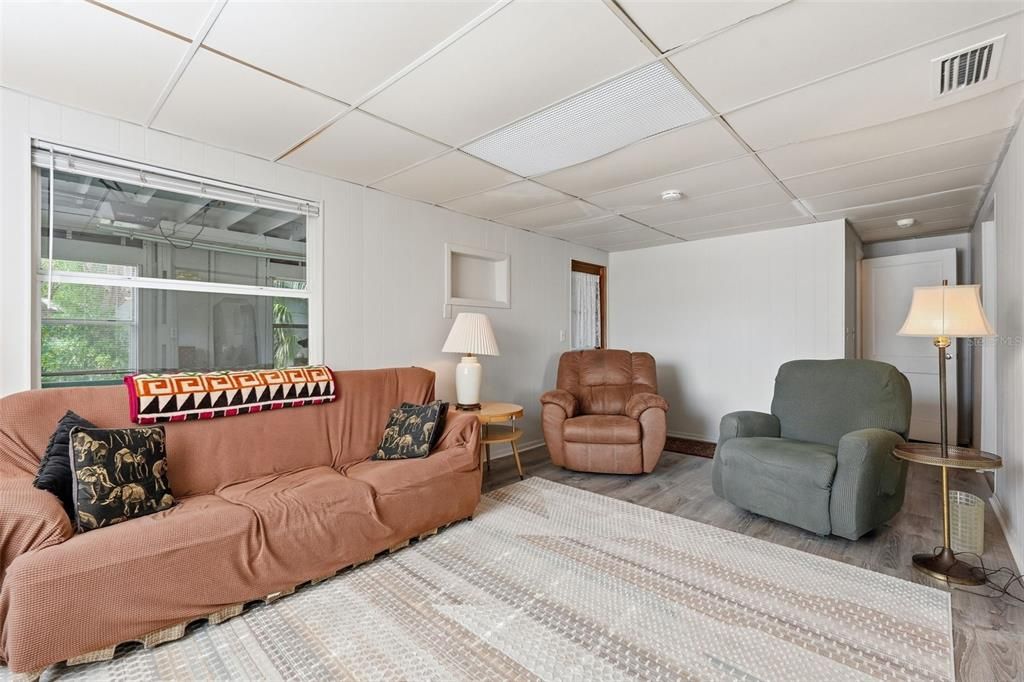 Activo con contrato: $325,000 (3 camas, 2 baños, 1404 Pies cuadrados)