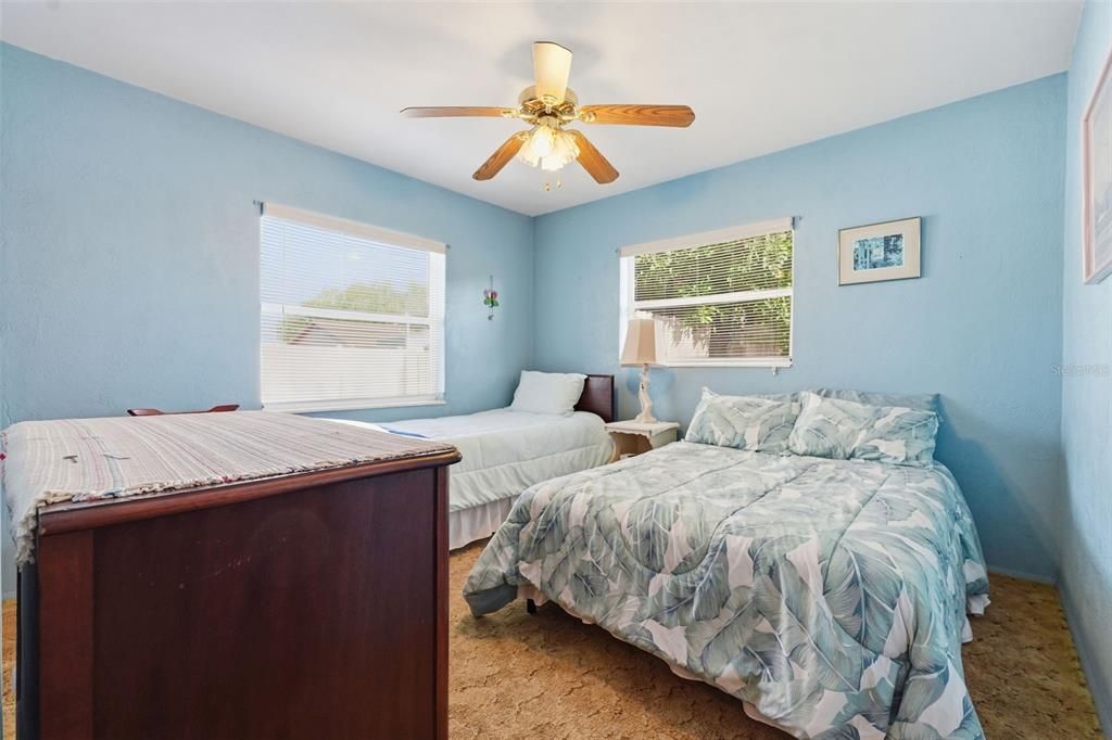 Activo con contrato: $325,000 (3 camas, 2 baños, 1404 Pies cuadrados)