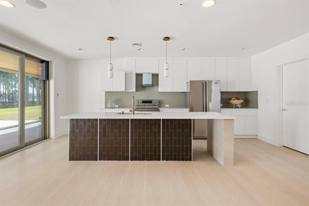 : $12,350,000 (7 beds, 9 baths, 11465 Square Feet)