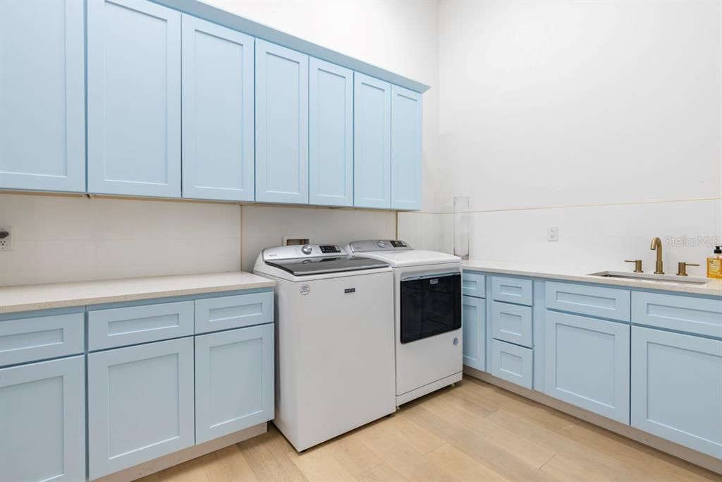 : $12,350,000 (7 beds, 9 baths, 11465 Square Feet)
