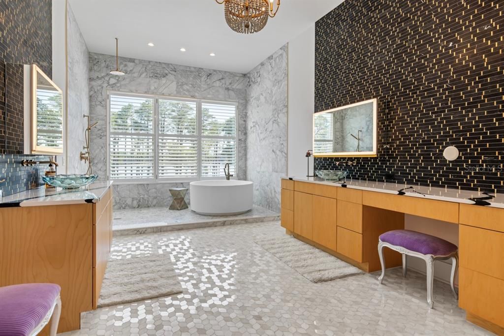 : $12,350,000 (7 beds, 9 baths, 11465 Square Feet)