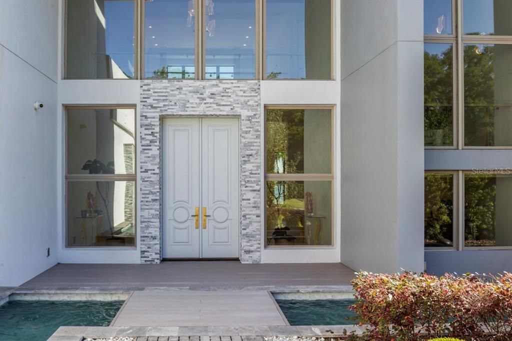 : $12,350,000 (7 beds, 9 baths, 11465 Square Feet)