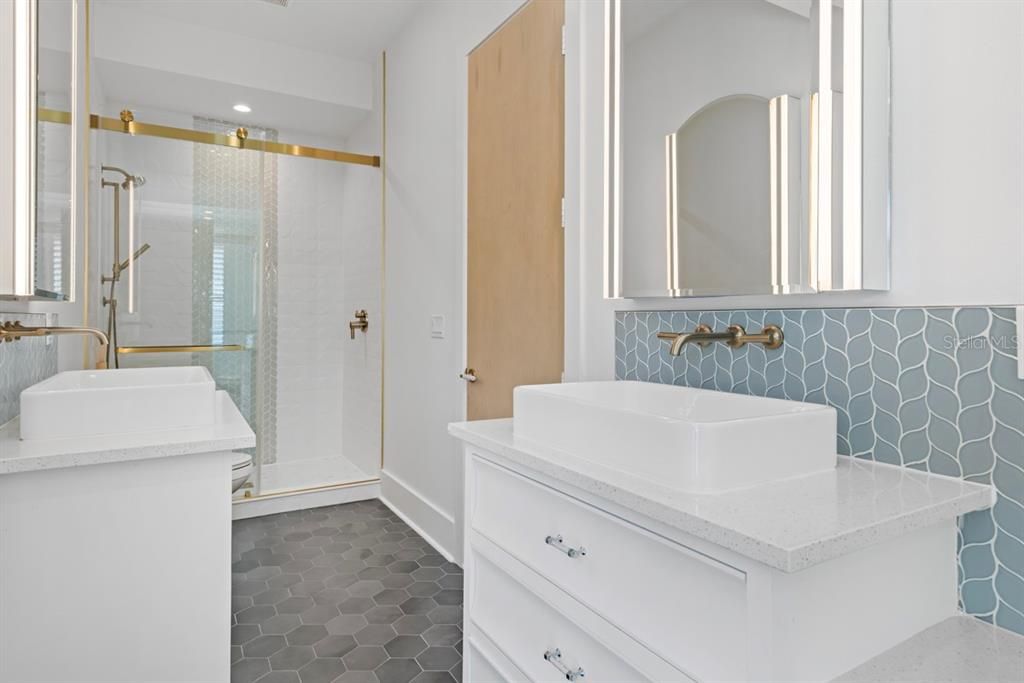 : $12,350,000 (7 beds, 9 baths, 11465 Square Feet)