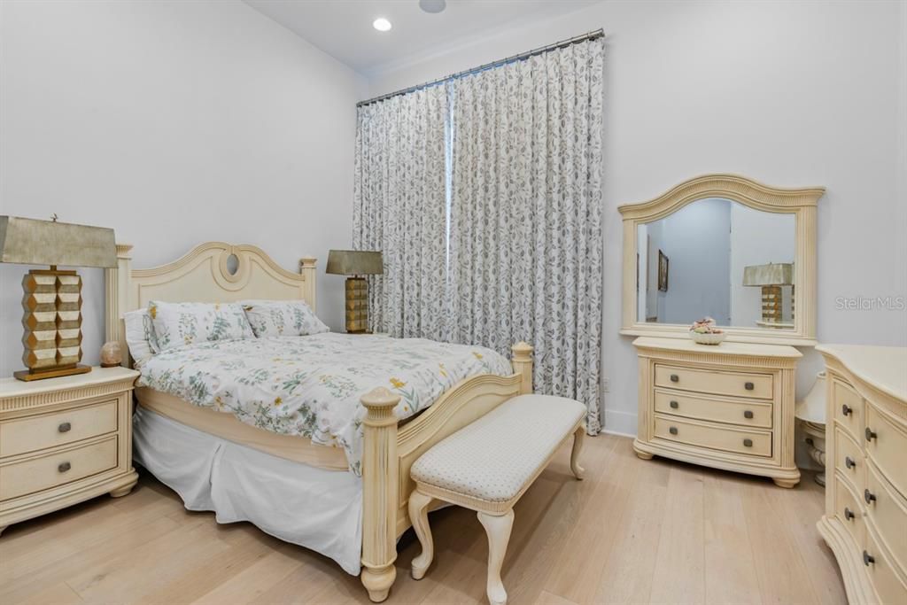 : $12,350,000 (7 beds, 9 baths, 11465 Square Feet)