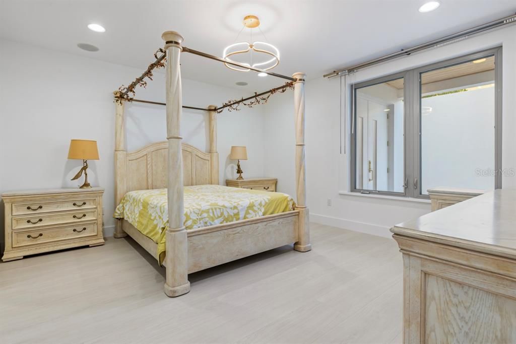 : $12,350,000 (7 beds, 9 baths, 11465 Square Feet)