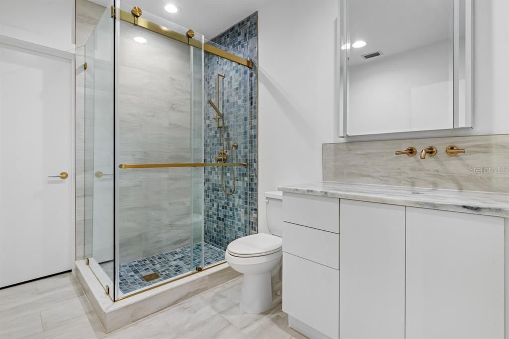 : $12,350,000 (7 beds, 9 baths, 11465 Square Feet)