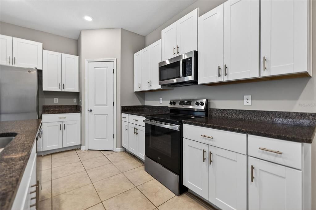 For Sale: $349,000 (4 beds, 2 baths, 1841 Square Feet)