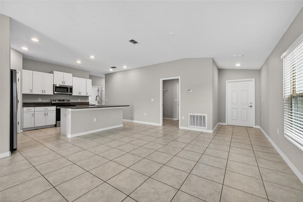 For Sale: $349,000 (4 beds, 2 baths, 1841 Square Feet)