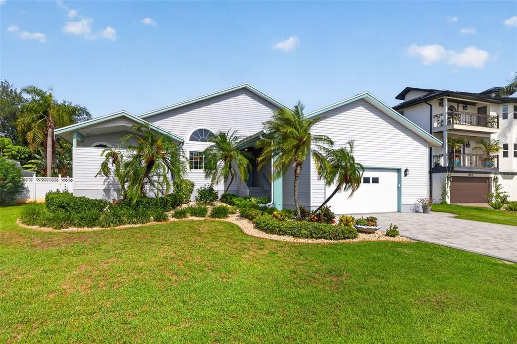 For Sale: $935,000 (3 beds, 2 baths, 2277 Square Feet)