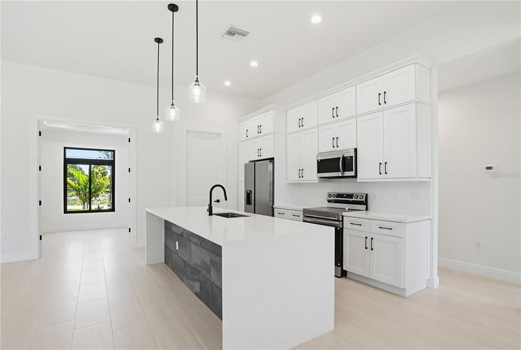 For Sale: $415,000 (3 beds, 2 baths, 1800 Square Feet)