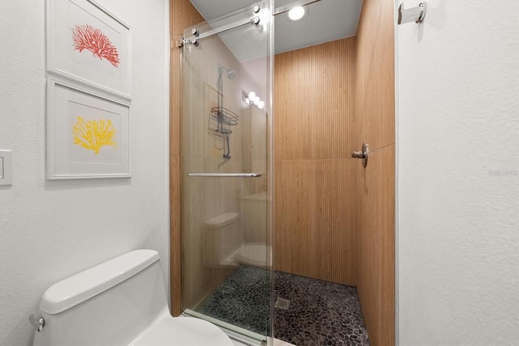 Active With Contract: $172,000 (1 beds, 2 baths, 825 Square Feet)