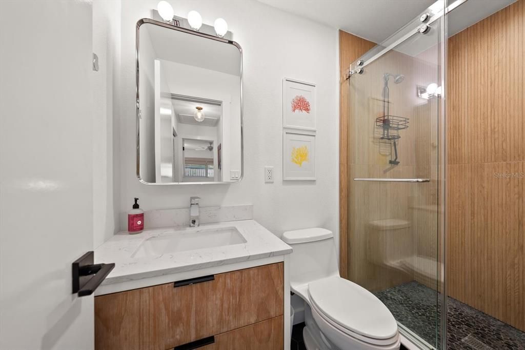 Active With Contract: $172,000 (1 beds, 2 baths, 825 Square Feet)
