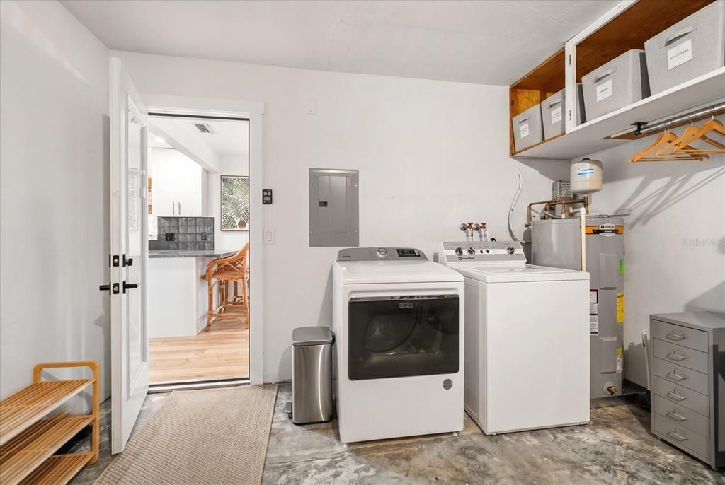 Active With Contract: $172,000 (1 beds, 2 baths, 825 Square Feet)