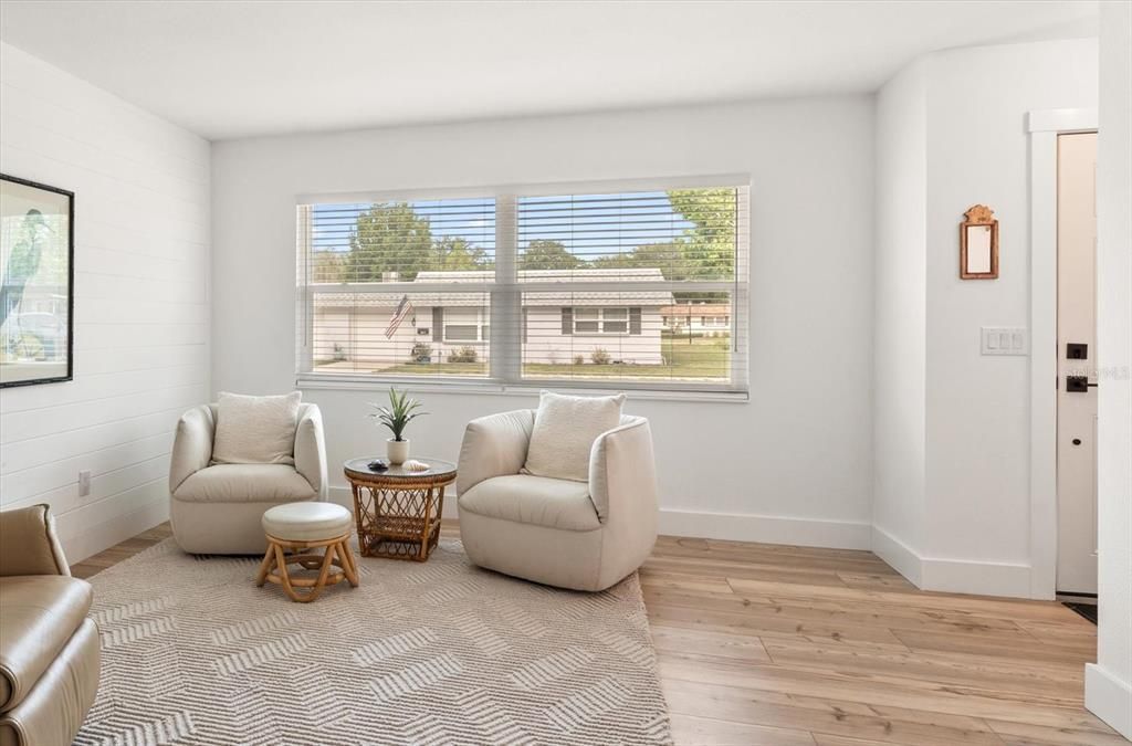 Active With Contract: $172,000 (1 beds, 2 baths, 825 Square Feet)