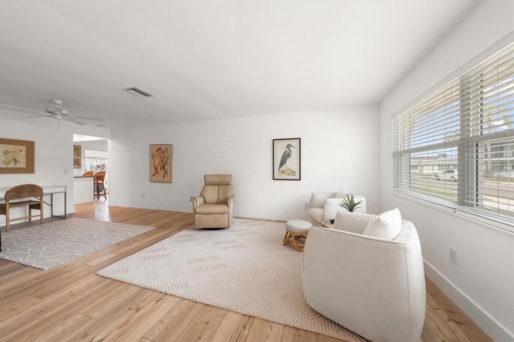 Active With Contract: $172,000 (1 beds, 2 baths, 825 Square Feet)