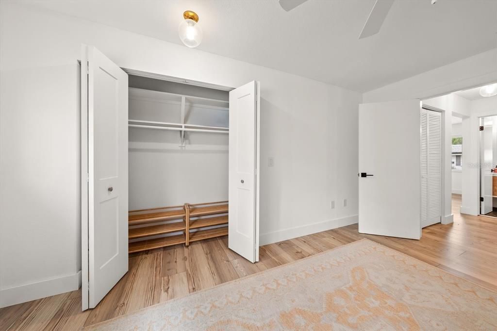 Active With Contract: $172,000 (1 beds, 2 baths, 825 Square Feet)
