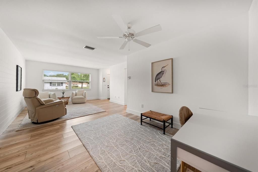 Active With Contract: $172,000 (1 beds, 2 baths, 825 Square Feet)