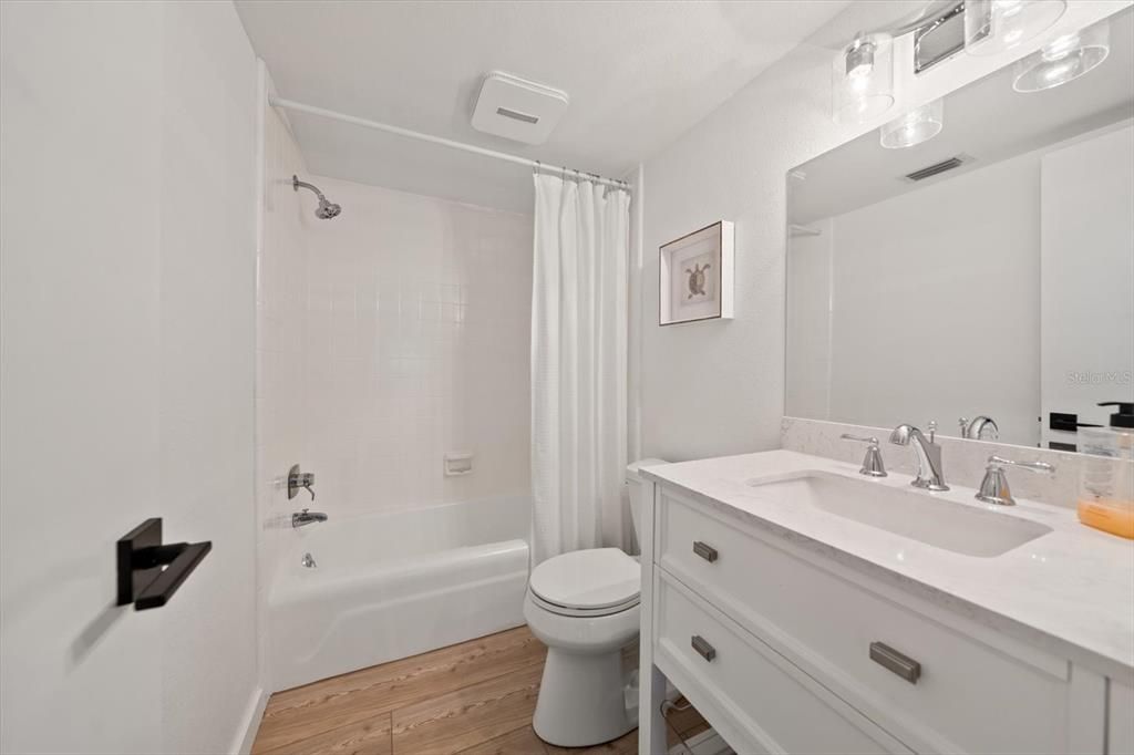 Active With Contract: $172,000 (1 beds, 2 baths, 825 Square Feet)
