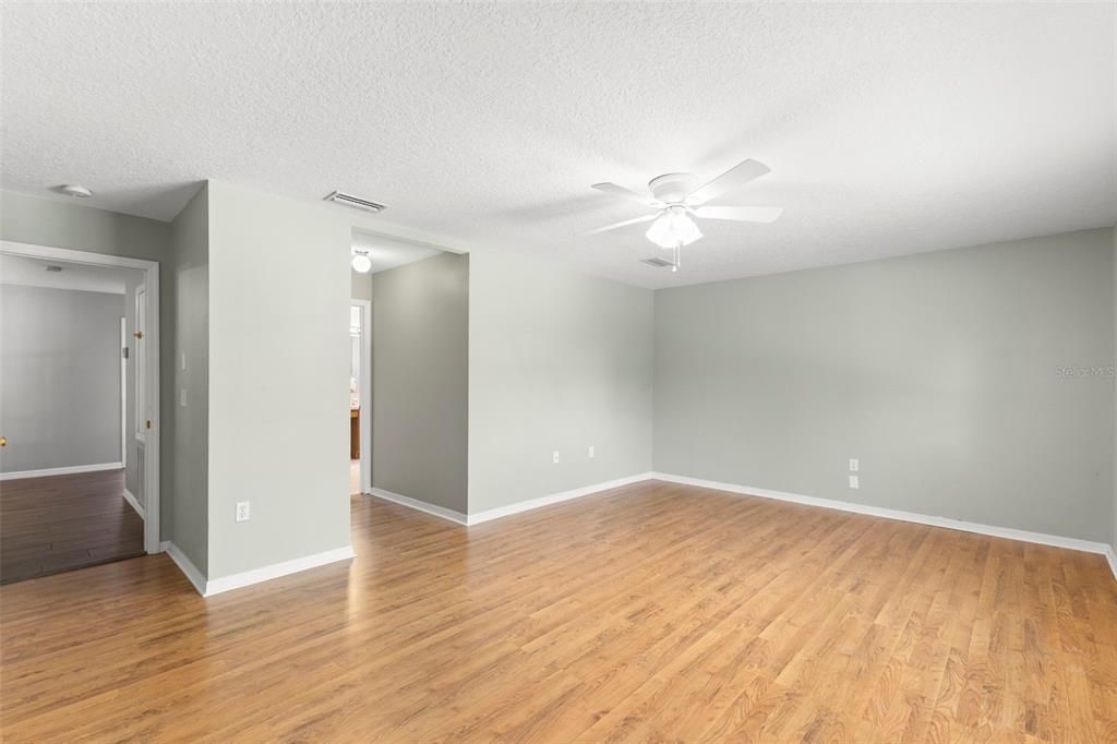 En Venta: $585,000 (6 camas, 2 baños, 2867 Pies cuadrados)