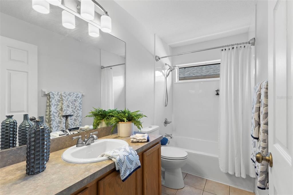 En Venta: $585,000 (6 camas, 2 baños, 2867 Pies cuadrados)